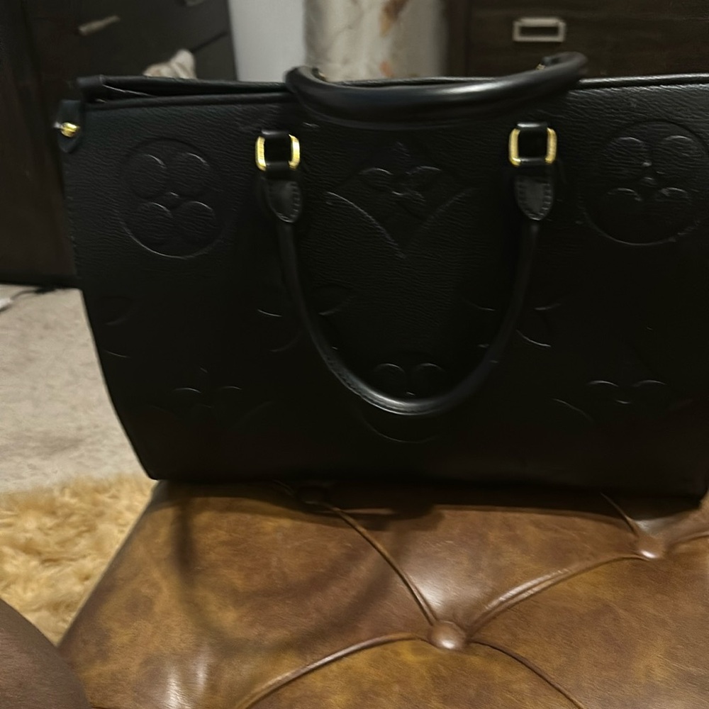 Black shoulder bag